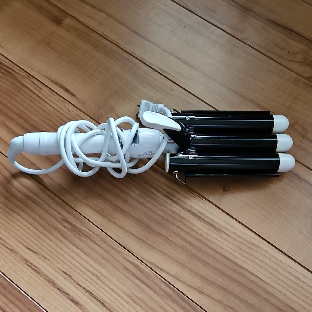 Black and White Hair Styling Tool